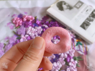 18、宝宝火龙果甜甜圈????,粉粉的甜甜圈????