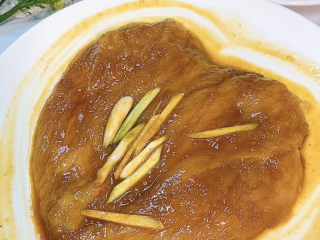 6、香酥鸡排,抓匀腌制半小时，最好用保鲜膜封好，放冰箱冷藏。