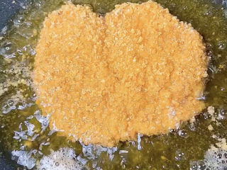 13、香酥鸡排,两面金黄即可出锅控油