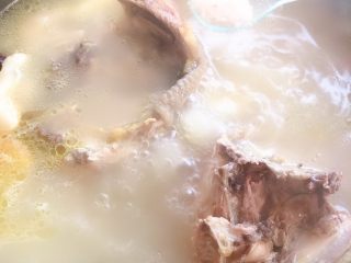 17、花胶鸡汤,➕盐调味