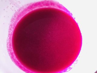 4、火龙果溶豆,过滤好的火龙果非常细腻