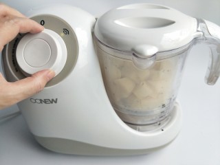 4、肉末土豆泥,启动蒸制功能蒸熟