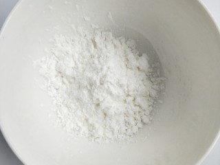 6、肉末土豆泥, 玉米淀粉放入碗中
