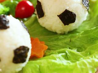 9、24m+足球便当,用西兰花、胡萝卜、圣女果摆盘~