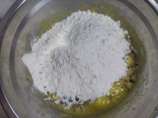 6、山药小饼,加入面粉