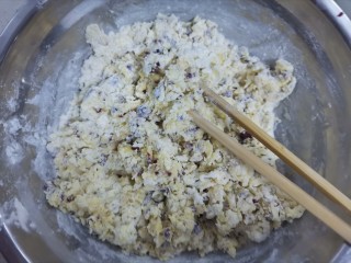 7、山药小饼,用筷子搅拌成秩序状