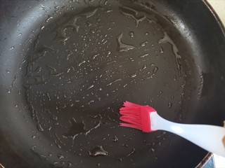 12、山药小饼,平底锅刷油