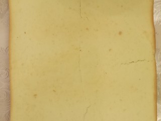 12、网红木质盒子蛋糕????,把油纸去除，蛋糕坯子放在冷却架上冷却。