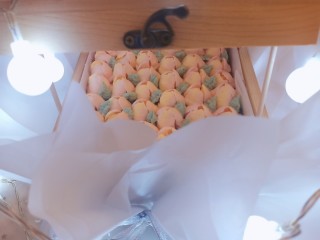 22、网红木质盒子蛋糕????,最后四周摆上闪闪的小夜灯，越小越好看，我的这个有点大了