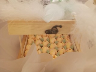 23、网红木质盒子蛋糕????,放上羽毛装饰也很好看