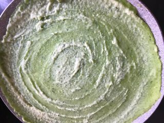 8、小清新黄瓜鸡蛋饼,小火摊至凝固