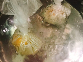 7、糖水鸡蛋,锅中烧开水，水开后放入鸡蛋