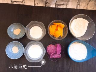 1、奶香卡通发糕,所有食材称重备用。