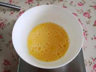 1、心形玛德琳蛋糕,鸡蛋打散，	