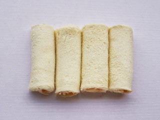 7、爆浆芝士火腿土司卷,全部做好。