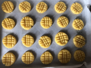 11、奶香玉米饼干,全部压完