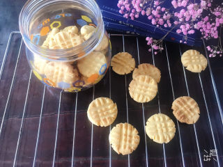 15、奶香玉米饼干,成品图,凉后装密封罐储存