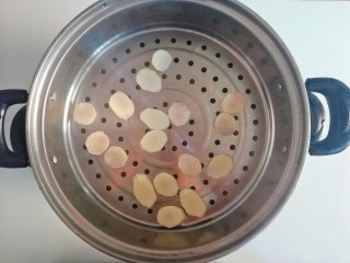 4、宝宝版美龄粥,放入蒸锅蒸熟