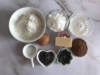 1、趣多多饼干,准备好食材