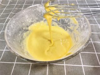 6、辅食10M➕:番茄鸡蛋疙瘩面,搅拌后的状态是粘稠不易滑落