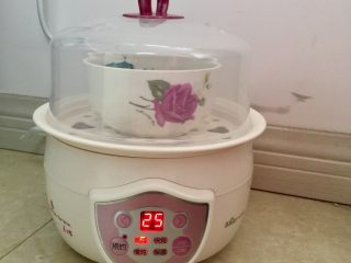 3、土豆西兰花泥,将蔬菜放置蒸锅蒸25分钟。