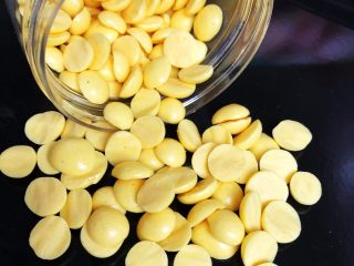 12、辅食计划+蛋黄溶豆,放凉后装进罐子里