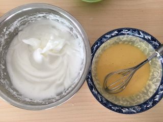 7、蒸蛋糕,准备混合。