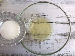 8、蔓越莓蛋糕卷,再加入白糖