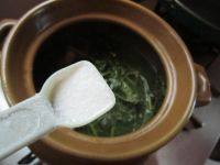 10、芦荟时蔬猪骨汤,最后调入适量盐和鸡精即可。