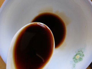 11、清蒸龙利鱼,一勺海鲜酱油，一勺蒸鱼豉油。