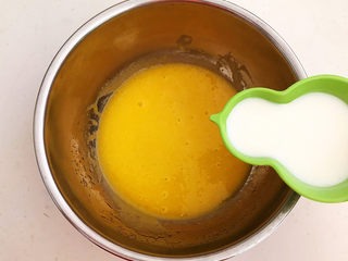 7、酸奶芝士蛋糕,加入酸奶