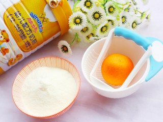 1、甜甜的橙香奶片,准备材料：①澳优能立多G4奶粉200g ②橙子1个。