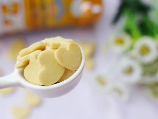 10、甜甜的橙香奶片,超级好吃。