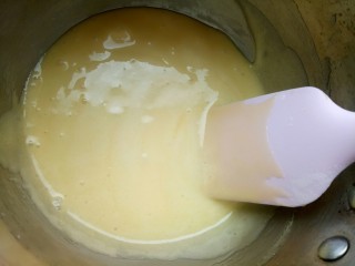 3、俄式提拉米苏,这个时候放入小苏打(小苏打提前称好)