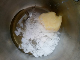 4、俄式提拉米苏,搅拌均匀后关火(加入了小苏打后会有点变白,这是正常的)