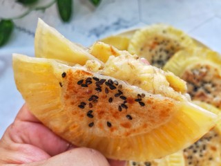 16、宝宝爱吃的奶香香蕉饼❗不蒸不烤,吃一口就爆浆❗,哇,真的个个爆浆哦!