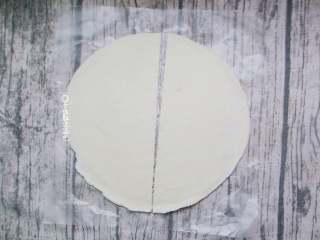 2、家庭版的法风烧饼,从中间切开