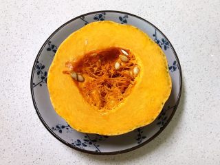 1、宝宝健康食谱   鲜虾番茄南瓜面,南瓜一块