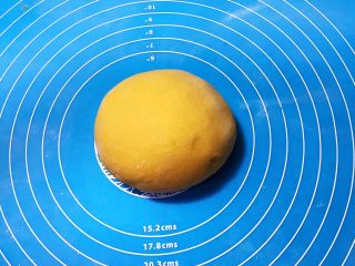 10、宝宝健康食谱   鲜虾番茄南瓜面,面饧好了