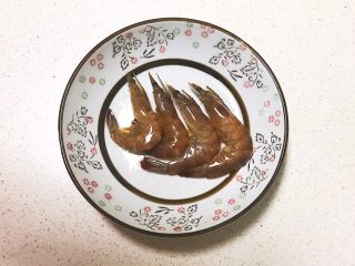 21、宝宝健康食谱   鲜虾番茄南瓜面,清洗干净