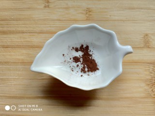 12、造型馒头 ——大葱卷,提前准备少量的可可粉。