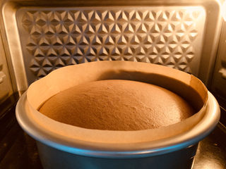 23、可可戚风蛋糕,30分钟的情况，烘烤的时间一定要足够才不会容易塌陷。