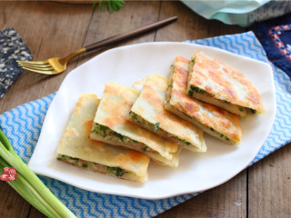 13、香葱煎肉饼,煎饼的火候不能大,大火容易把表面煎糊,馅料也难以熟透,中小火最好。4两面粉加4两鲜肉,做了这款家人吃不腻的馅饼,方法还特简单!