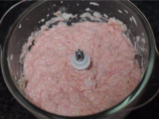 6、让人不忍心下口的——翡翠饺子,打成泥