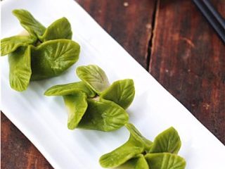 13、让人不忍心下口的——翡翠饺子,