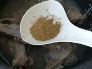 4、手把羊肉，新手也会做,加花椒粉