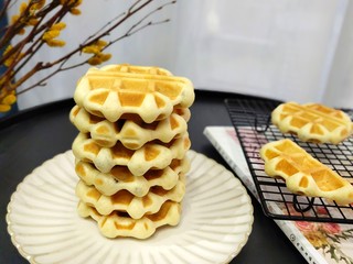 12、香甜可口的紫米华夫饼,趁热吃，华夫饼的香配上紫米的甜，做下午茶或者早餐都是很好的。