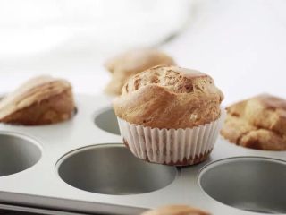 15、流心泡芙玛芬,完全凉透取出泡芙玛芬杯