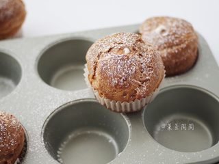 18、流心泡芙玛芬,撒糖粉