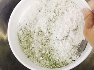 2、圣诞树松饼,粉类混均后过筛